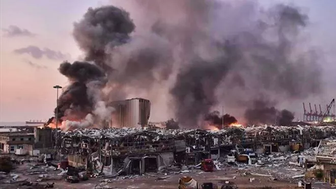 ​توجيه اتهام للمدعي العام و3 قضاة في انفجار مرفأ بيروت